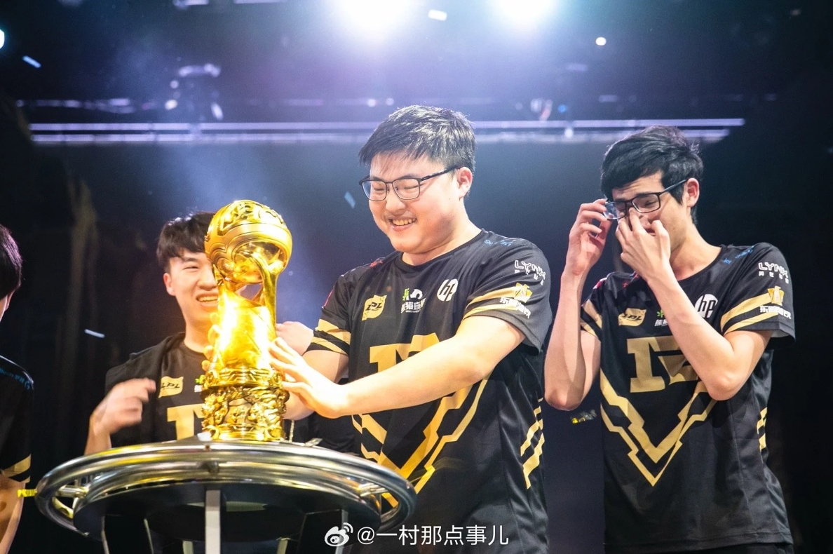 老东家的祝福，RNG、BLG和EDG先后发文恭喜Uzi入选名人堂