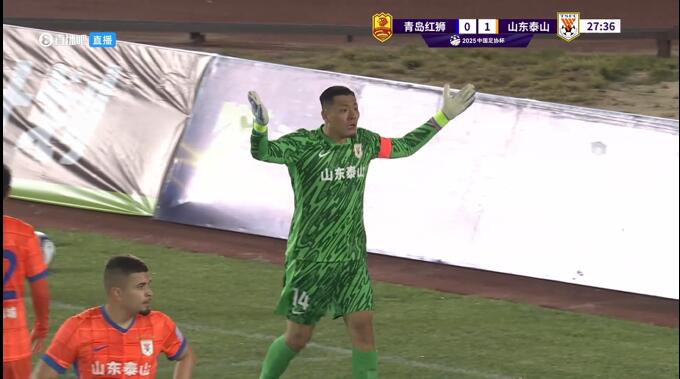 啊这……青岛红狮打丢必进球，王大雷大意让球犯规染黄送任意球