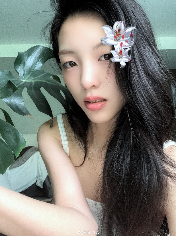 AG CF分部女选手6J1A晒照：果然女人才是世界上最美好的