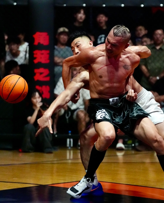 🥊打球还可以打架！恶鼠发明八角笼篮球 单挑中一拳将大N给TKO