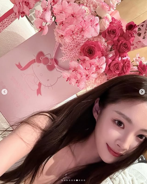 Ming绯闻女友1saye晒美照：🌸🍬🍽️五月
