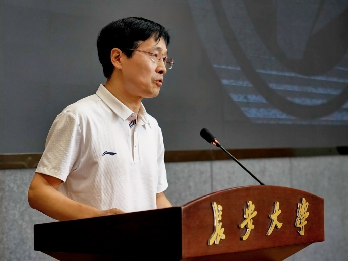 [体育报道]陕西联合进校园活动长安大学站——职业足球俱乐部交