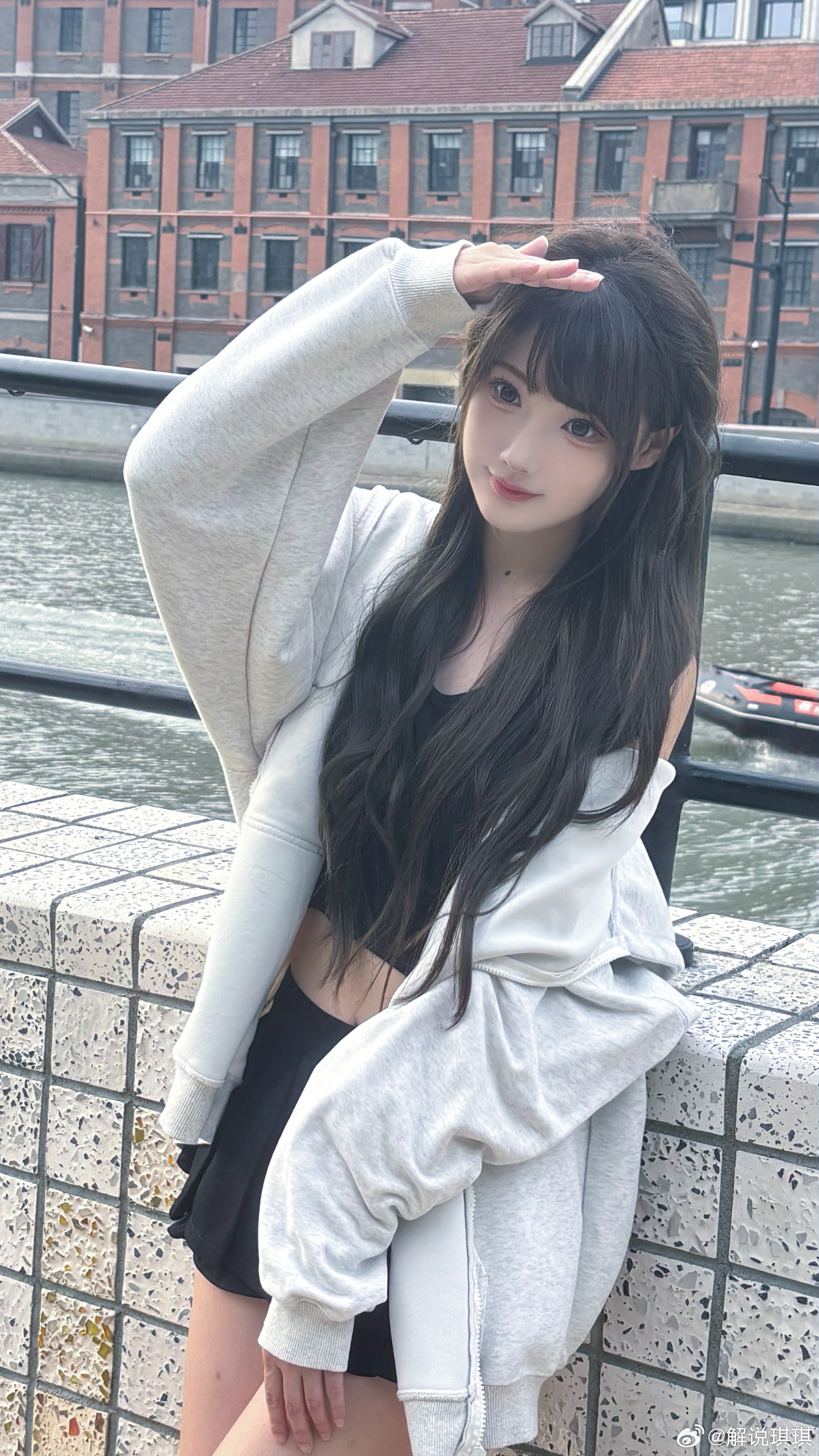 解说琪琪晒照：今晚八点解说杯抽签 家人们期待什么选手阵容？