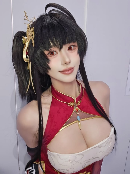 这么大的事李哥怎么看？Faker美女粉丝晒照：🖤❤️