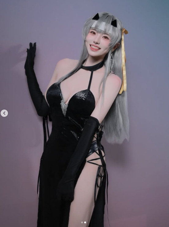 这么大的事李哥怎么看？Faker美女粉丝晒照：🖤❤️