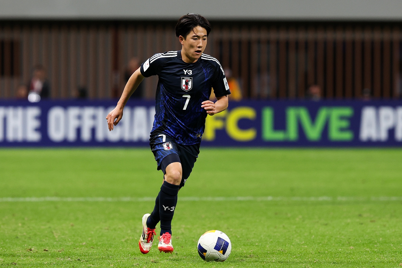 18岁佐藤龙之介谈入选日本队：意外过后是自豪，接下来要一决胜负