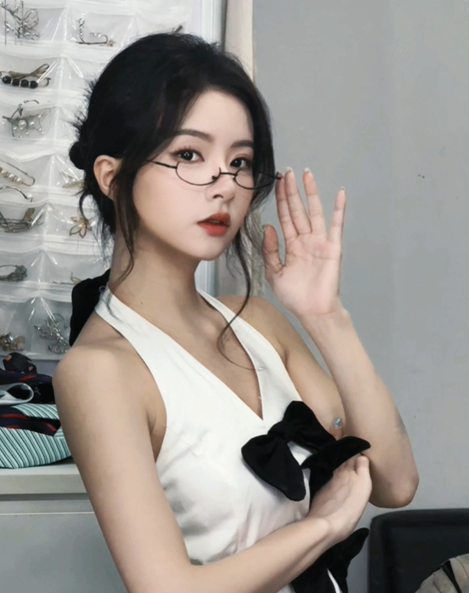 PEL主持方游晒照：上我的课 得安静才行哦🤫