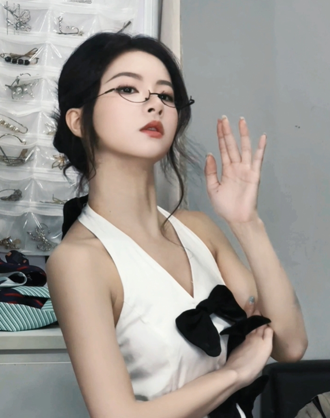 PEL主持方游晒照：上我的课 得安静才行哦🤫