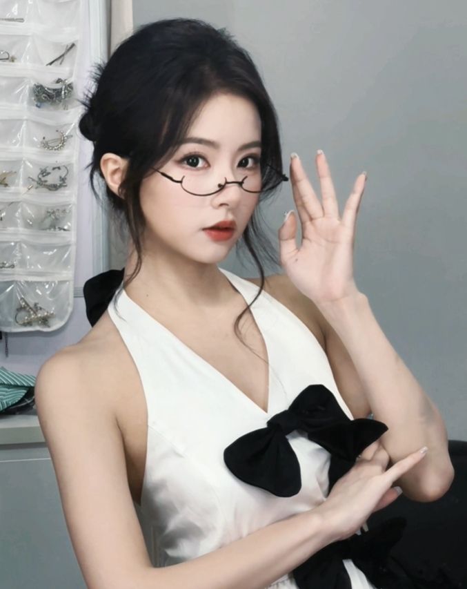 PEL主持方游晒照：上我的课 得安静才行哦🤫
