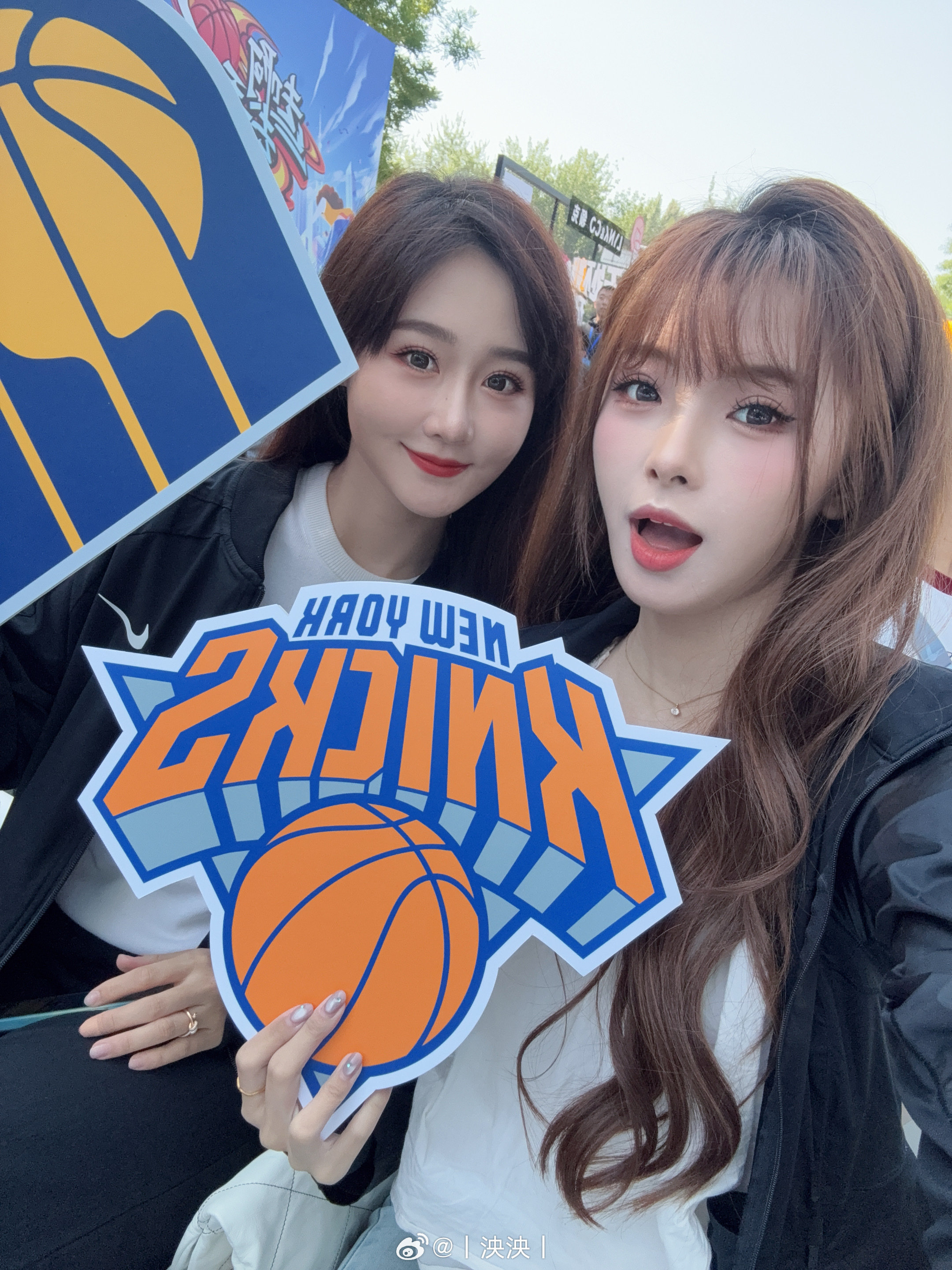 LPL女主持人Yangyang分享工作照片：Towns 您今天很棒！恭喜尼克斯〜