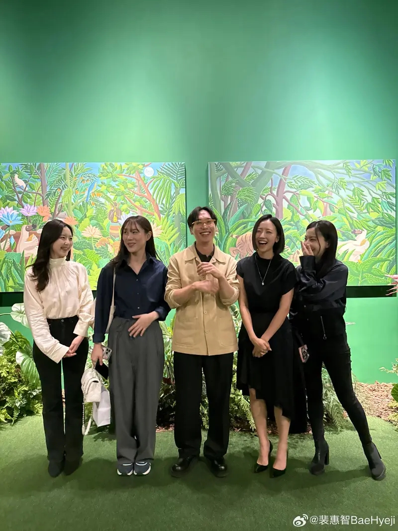 LCK主持裴惠智晒照：去看了展览，享受了一下文化生活