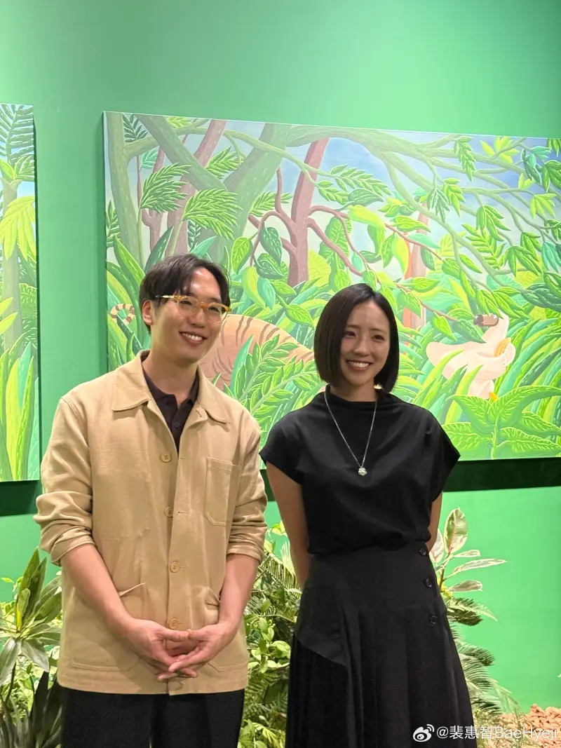 LCK主持裴惠智晒照：去看了展览，享受了一下文化生活