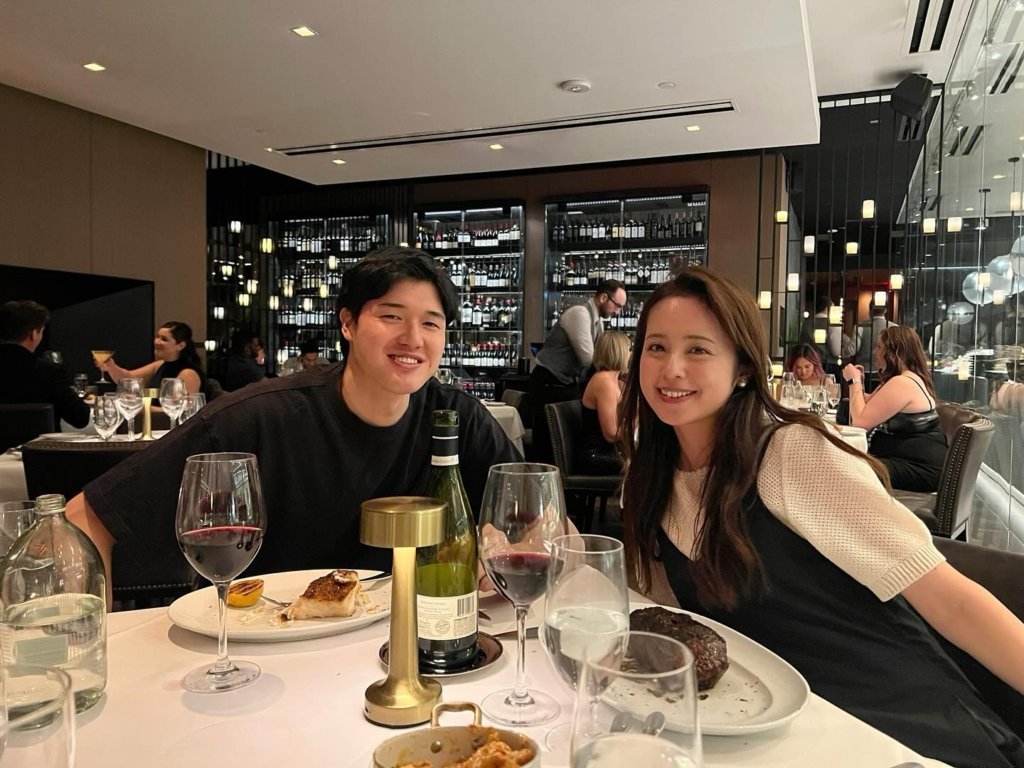 😍渡边雄太妻子晒夫妻二人合照：结婚三周年快乐💐