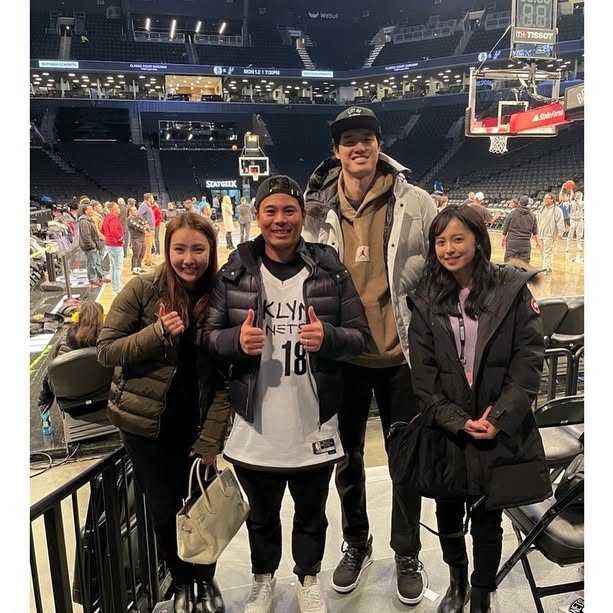 😍渡边雄太妻子晒夫妻二人合照：结婚三周年快乐💐
