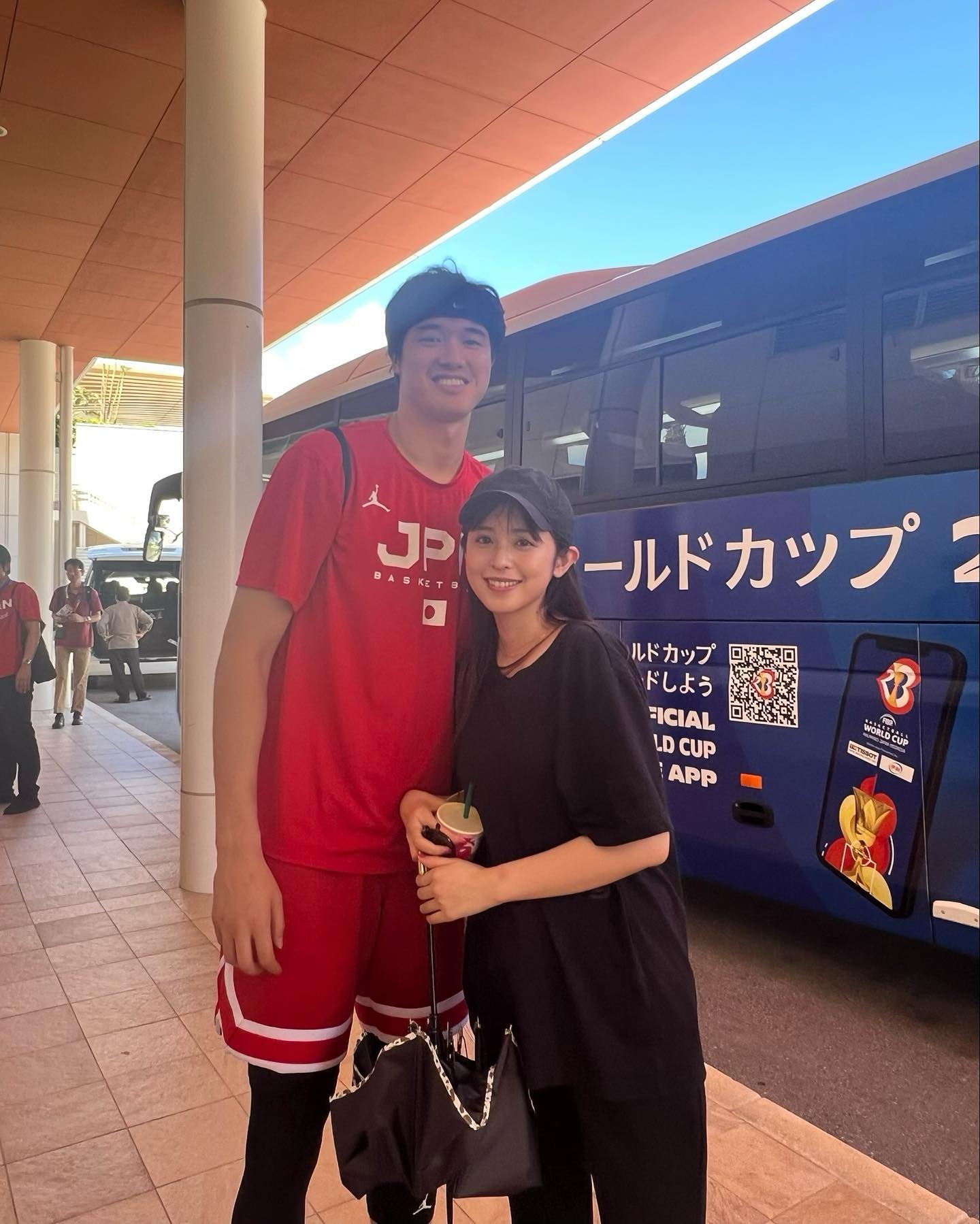 😍渡边雄太妻子晒夫妻二人合照：结婚三周年快乐💐