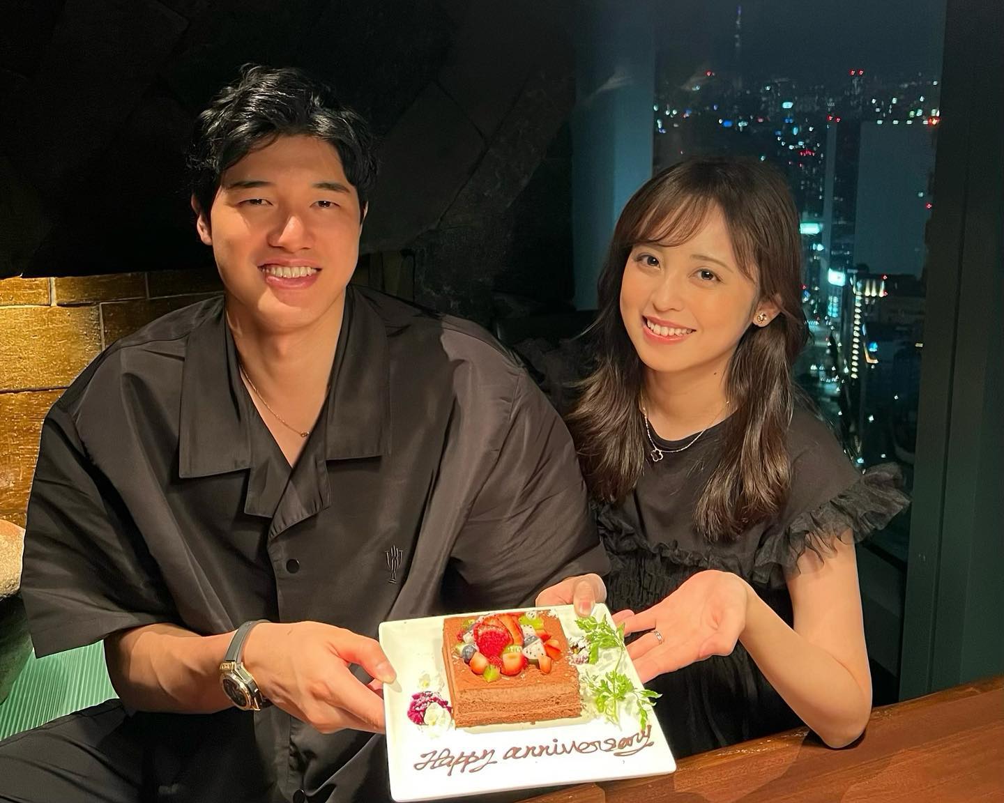 😍渡边雄太妻子晒夫妻二人合照：结婚三周年快乐💐