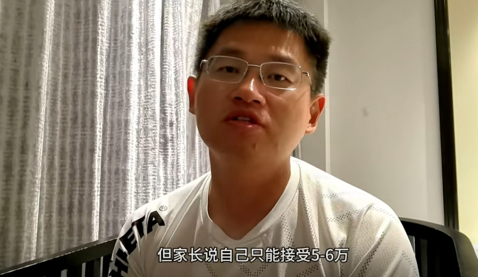 青训博主：张卓毅妈妈说只接受赔5-6万，校园足球也要自由身证明
