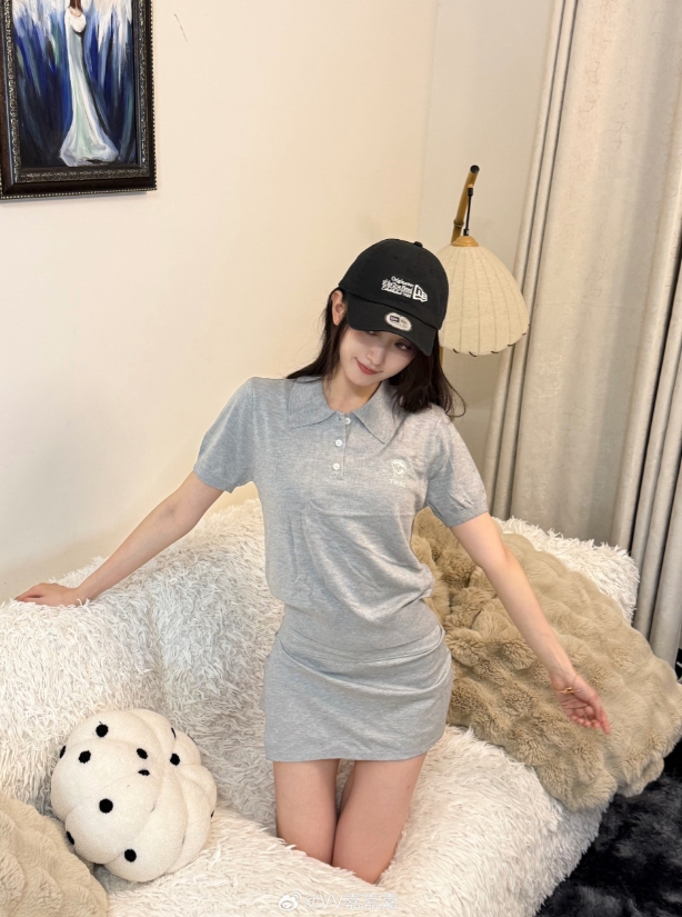 无畏契约美女主持V嘉晒照：这腿，又白又长🤤