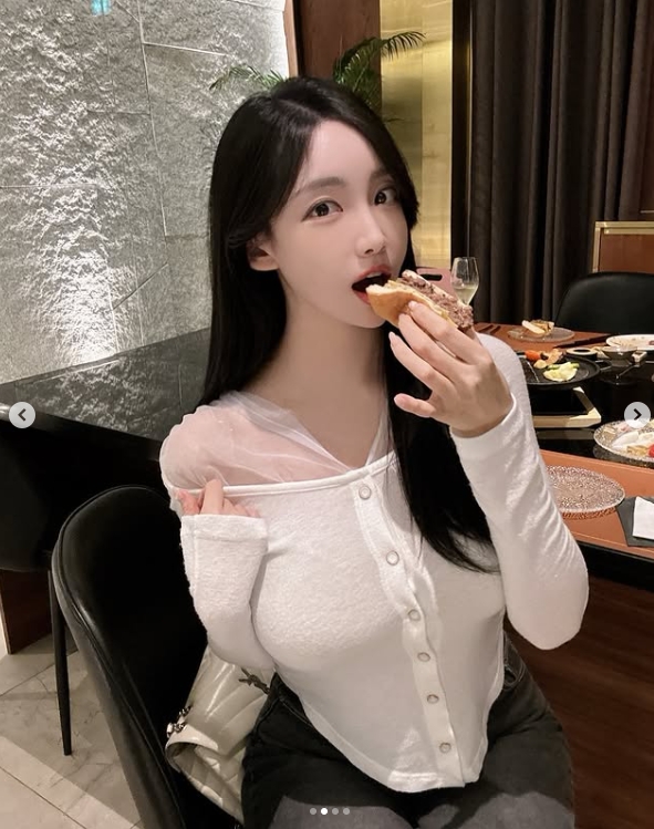 PUBG美女主持郭敏善晒照：成为韩国国脚宋旼奎未婚妻之后更有韵味了！