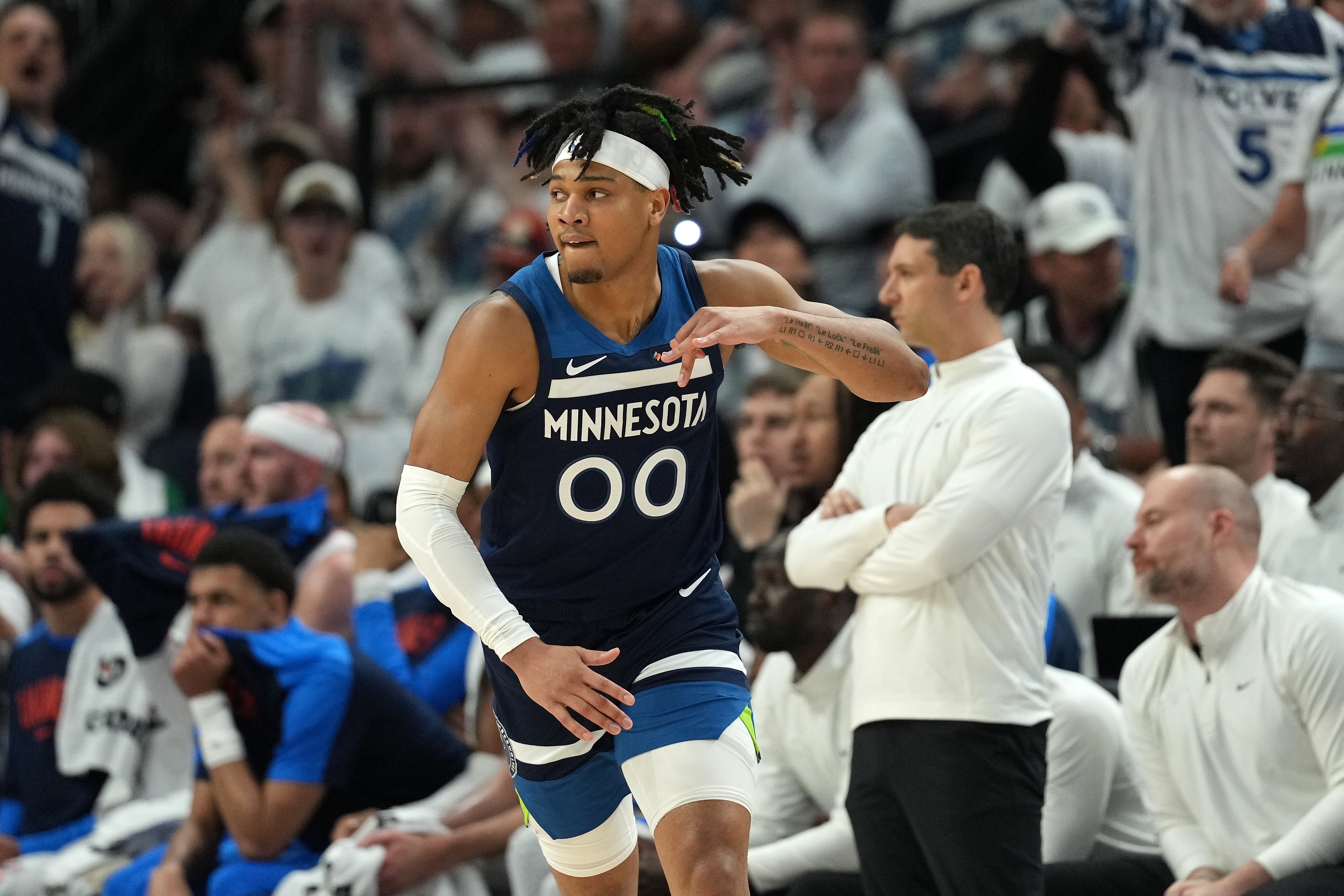 【体坛快讯】5中3⭐！芬奇：⚾小香农在三分上确实下了苦功 他