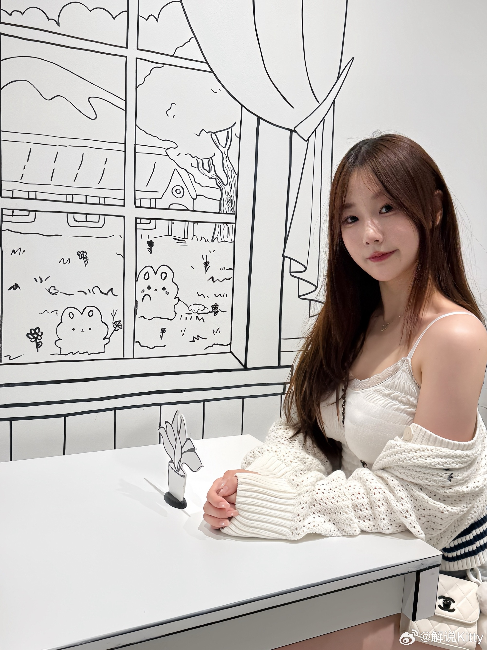 美女解说Kitty分享美照：“小兔兔🐰🎀”~