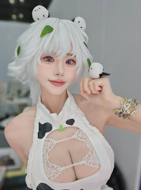 Faker美女粉丝晒COS照：非常有实力捏！