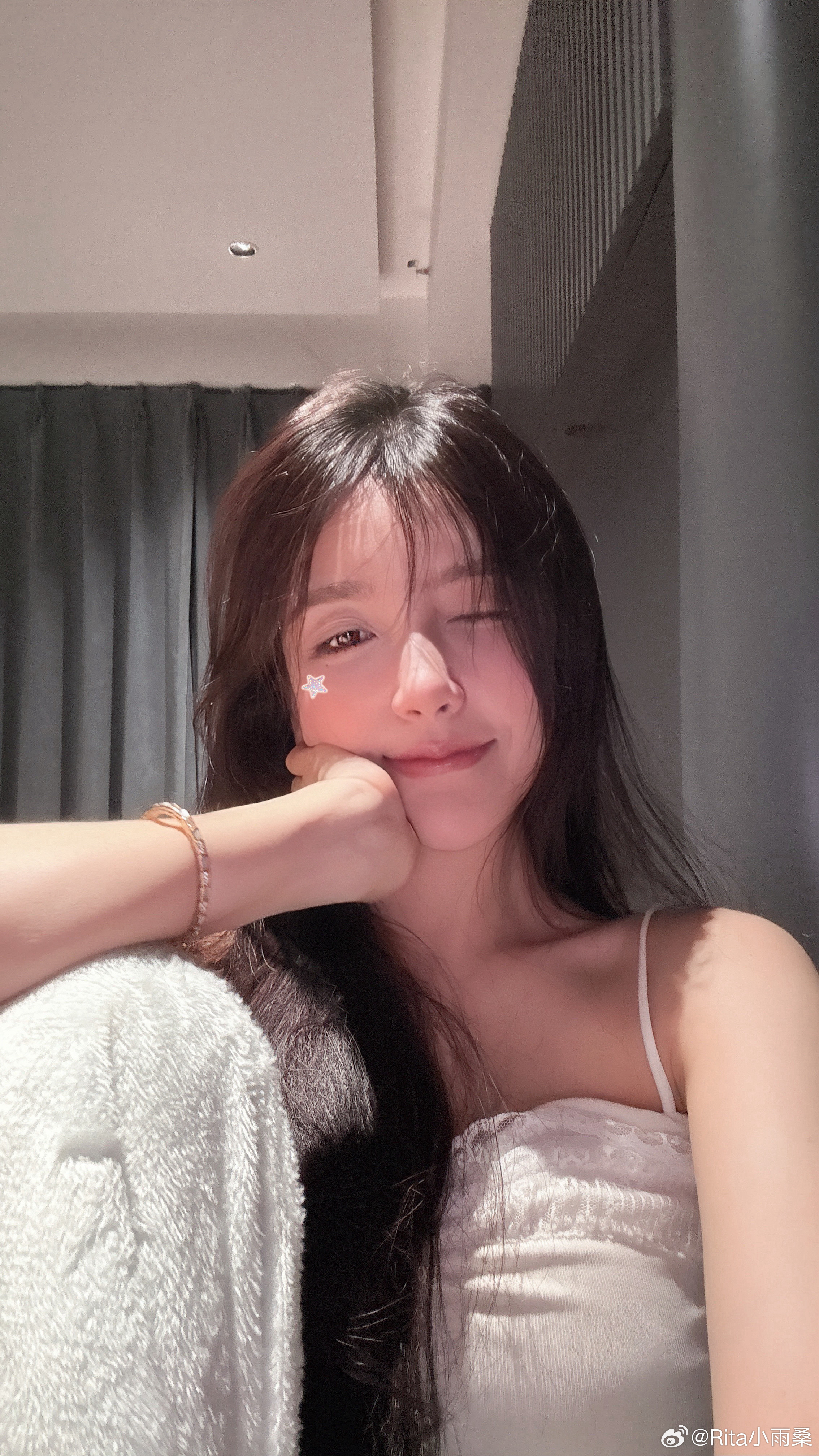 塔子姐别考验我了！Rita更博晒照：该续铁粉了！