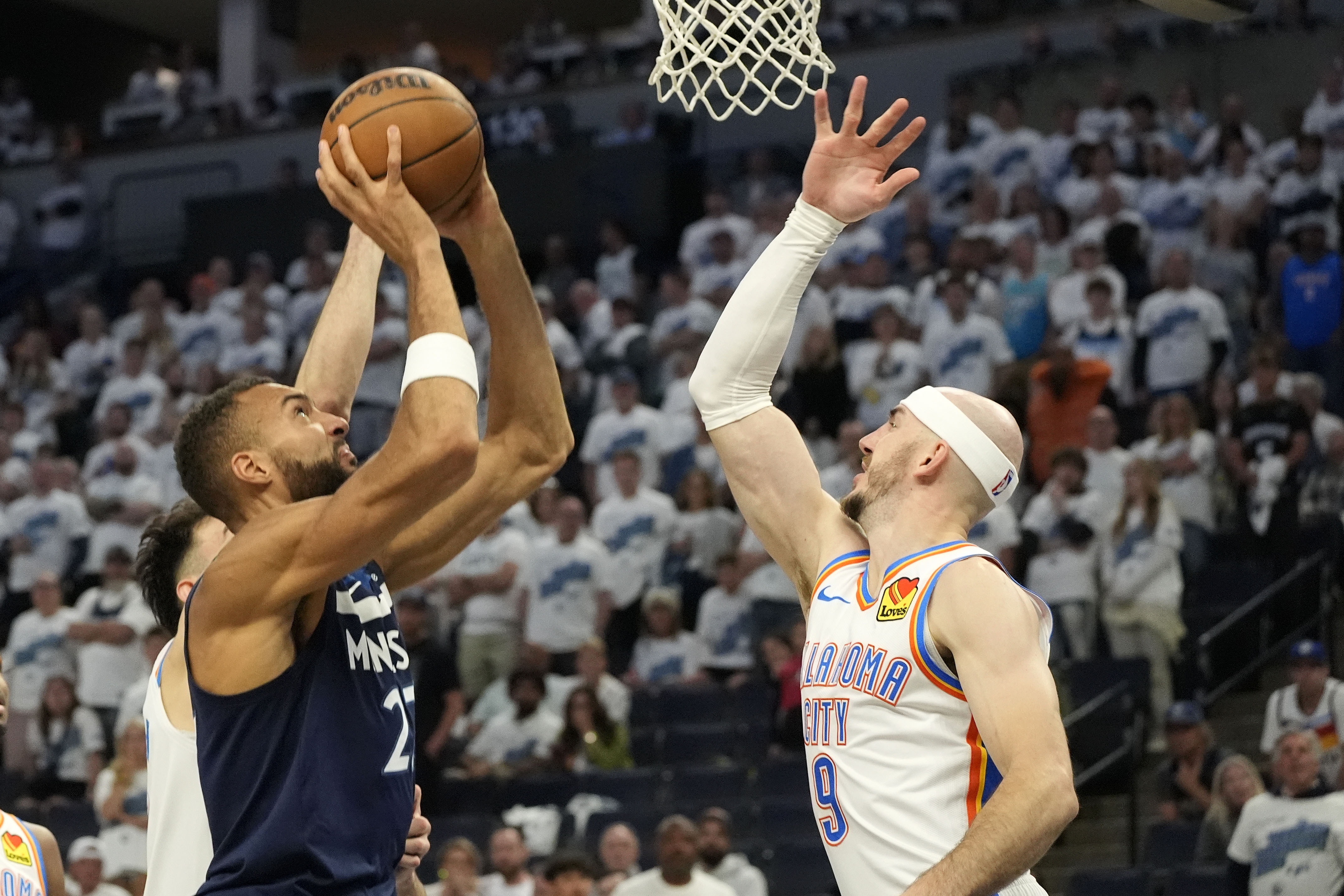 在生死之战中只有1个行动！戈伯特（Gobert）的5年 2.05亿合同到期 新合同为3年 1.095亿