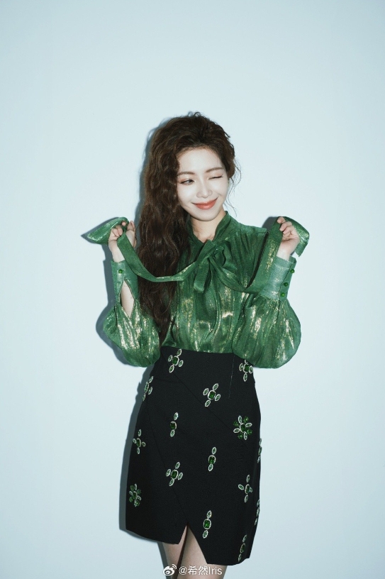 女明星的既视感！希然晒粽子色ootd：大家明天吃甜粽还是咸粽呀～