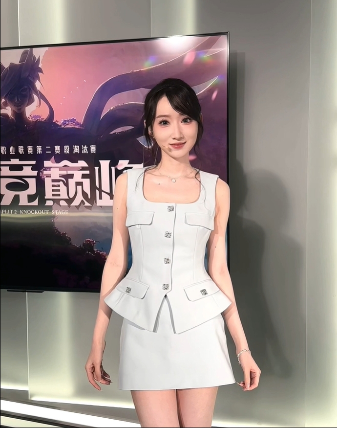 png电子端庄大方！主持童童晒照：今日份上班ootd，大家～儿童节快乐 只看楼主 回复
