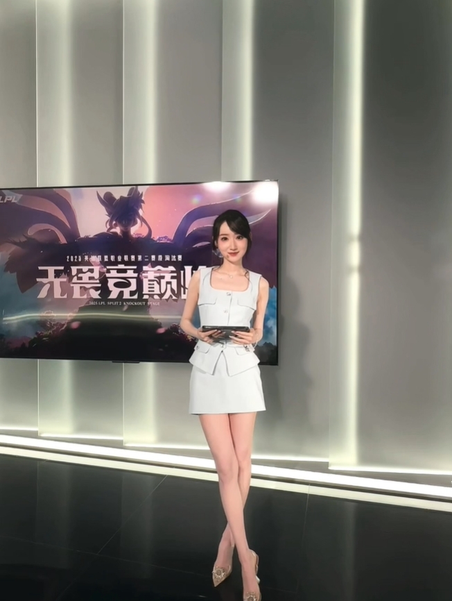 png电子端庄大方！主持童童晒照：今日份上班ootd，大家～儿童节快乐 只看楼主 回复