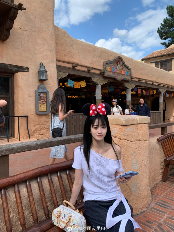 一只手握住30,000元人民币？呢Jackeylove的女友55张发布的旅行照片：发送