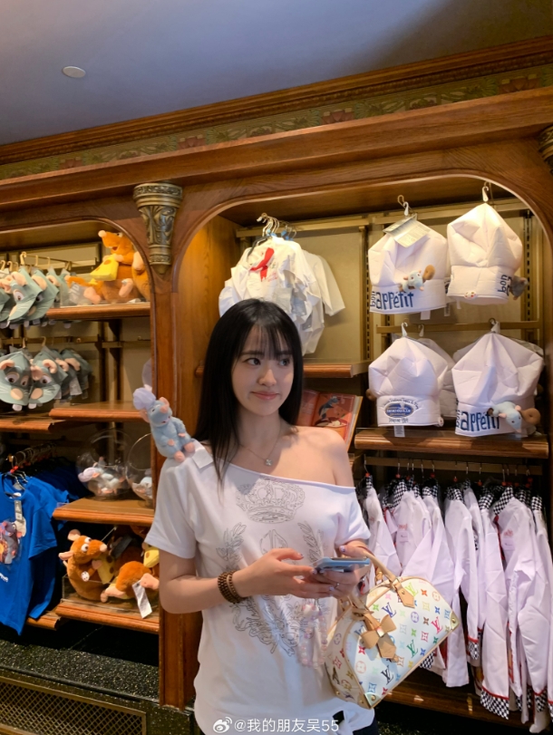 一只手握住30,000元人民币？呢Jackeylove的女友55张发布的旅行照片：发送