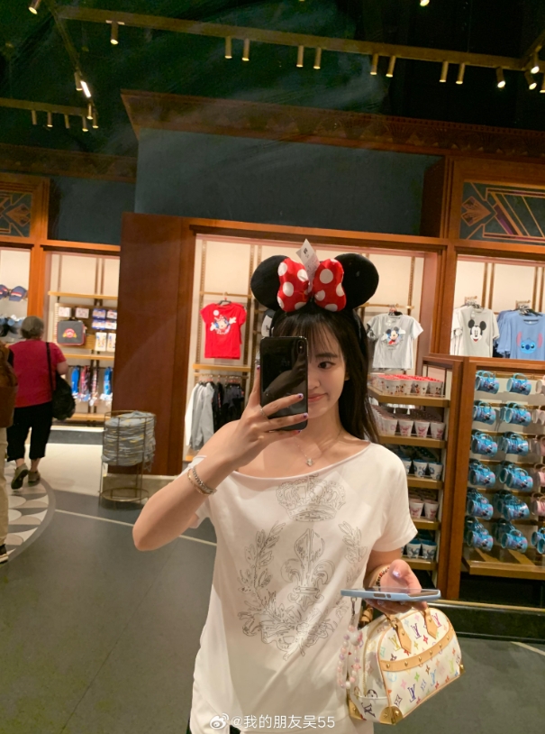 一只手握住30,000元人民币？呢Jackeylove的女友55张发布的旅行照片：发送