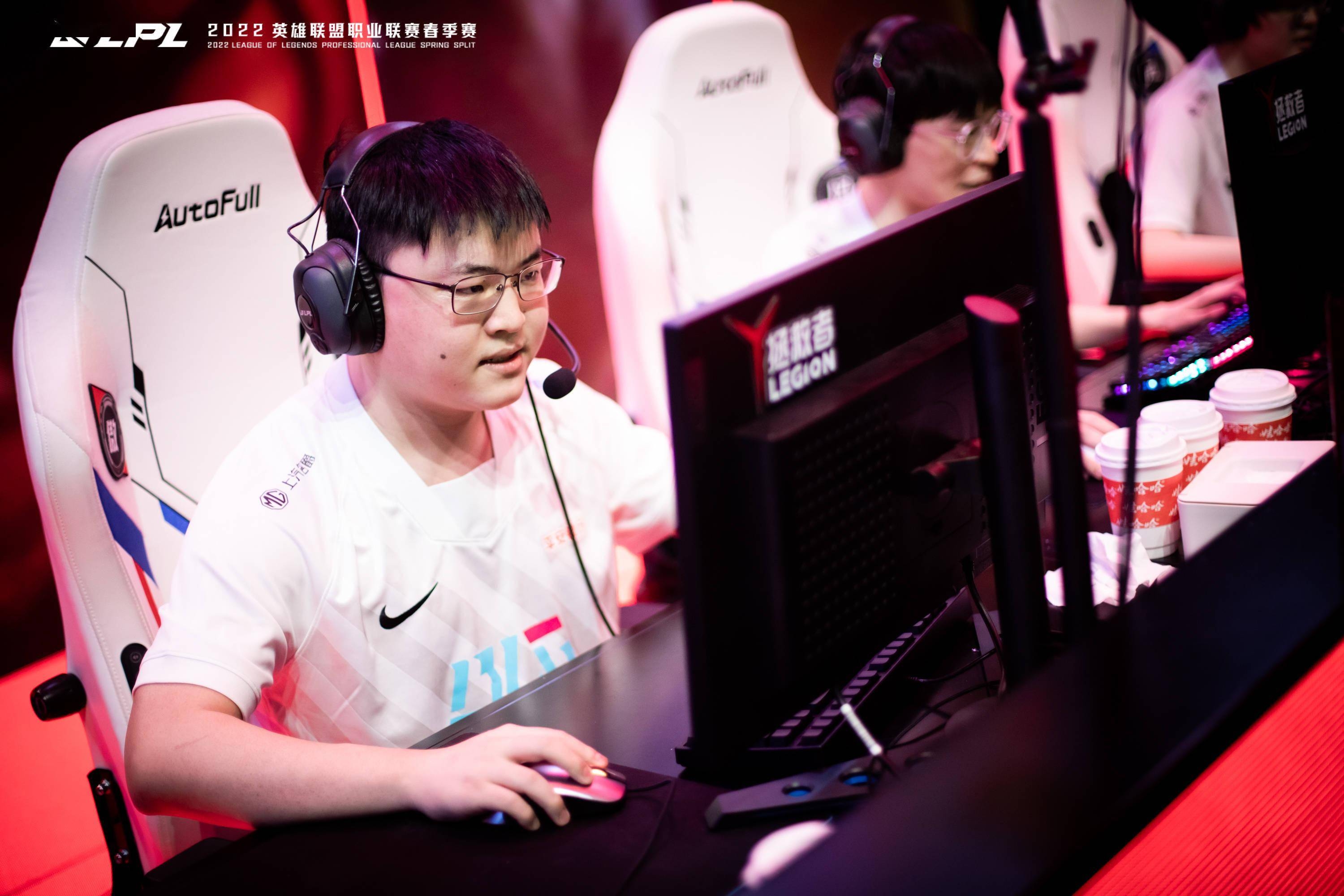 🤣神罚？冷知识：没给Uzi送祝福的IG和TES都被BLG3-0了