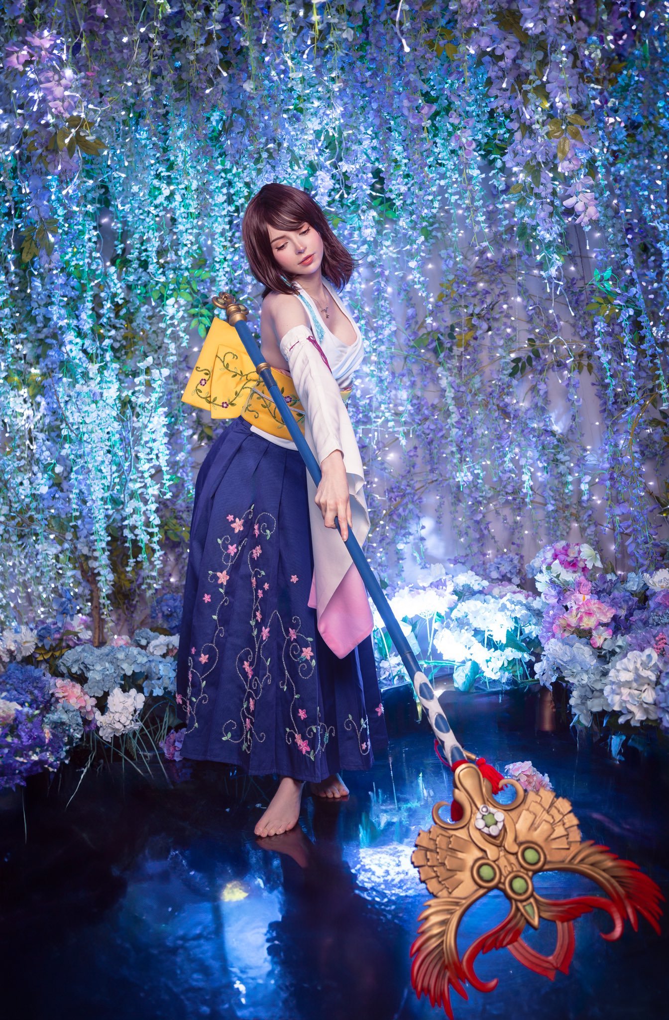 清纯甜美的邻家小妹？艾什莉体模Cos尤娜 大秀好身材！