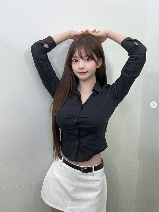 韩版《完蛋美女》演员mj晒照：今天的制服OOTD！