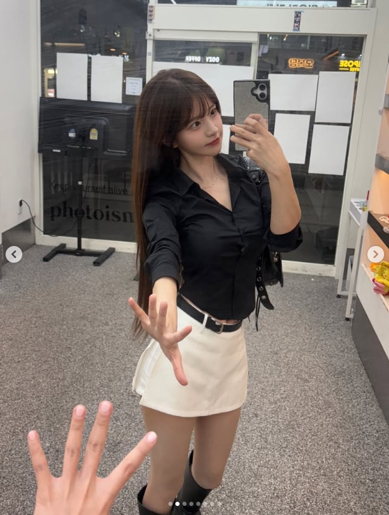 韩版《完蛋美女》演员mj晒照：今天的制服OOTD！