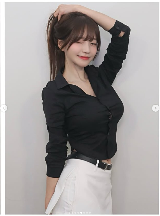 韩版《完蛋美女》演员mj晒照：今天的制服OOTD！