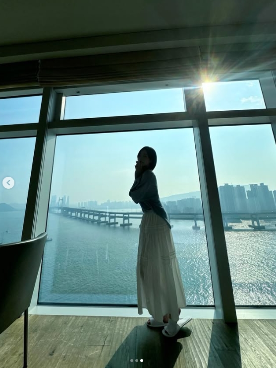 PUBG美女主持郭敏善晒照：成为韩国国脚宋旼奎未婚妻之后更有韵味了！