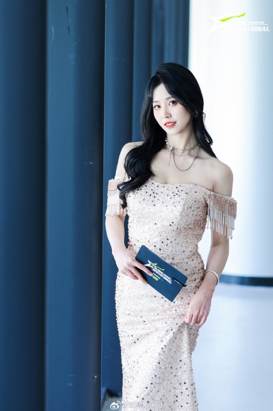 png电子网站永劫无间美女主持娅鸽晒照：是哪位老师这么会拍～