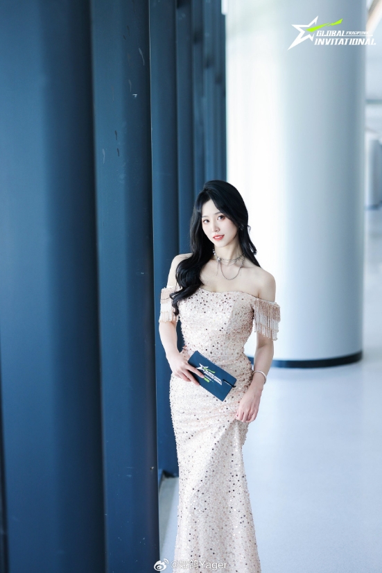 png电子网站永劫无间美女主持娅鸽晒照：是哪位老师这么会拍～