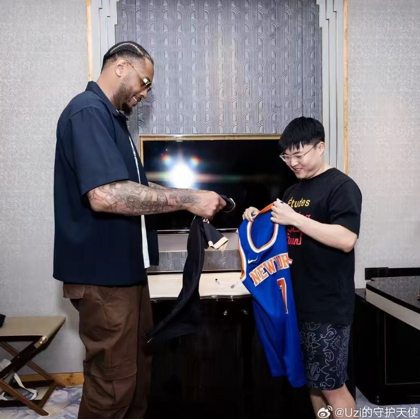 梦幻联动！NBA退役球星安东尼祝贺Uzi入选英雄联盟名人堂！