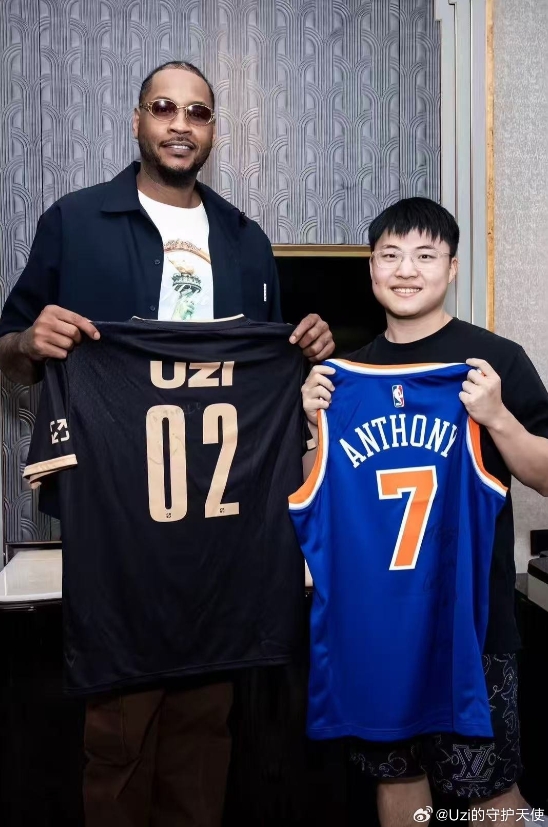 梦幻联动！NBA退役球星安东尼祝贺Uzi入选英雄联盟名人堂！