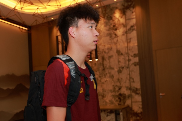  东体：王钰栋等人未来取得多少高质量竞赛的训练，将变得十分重要