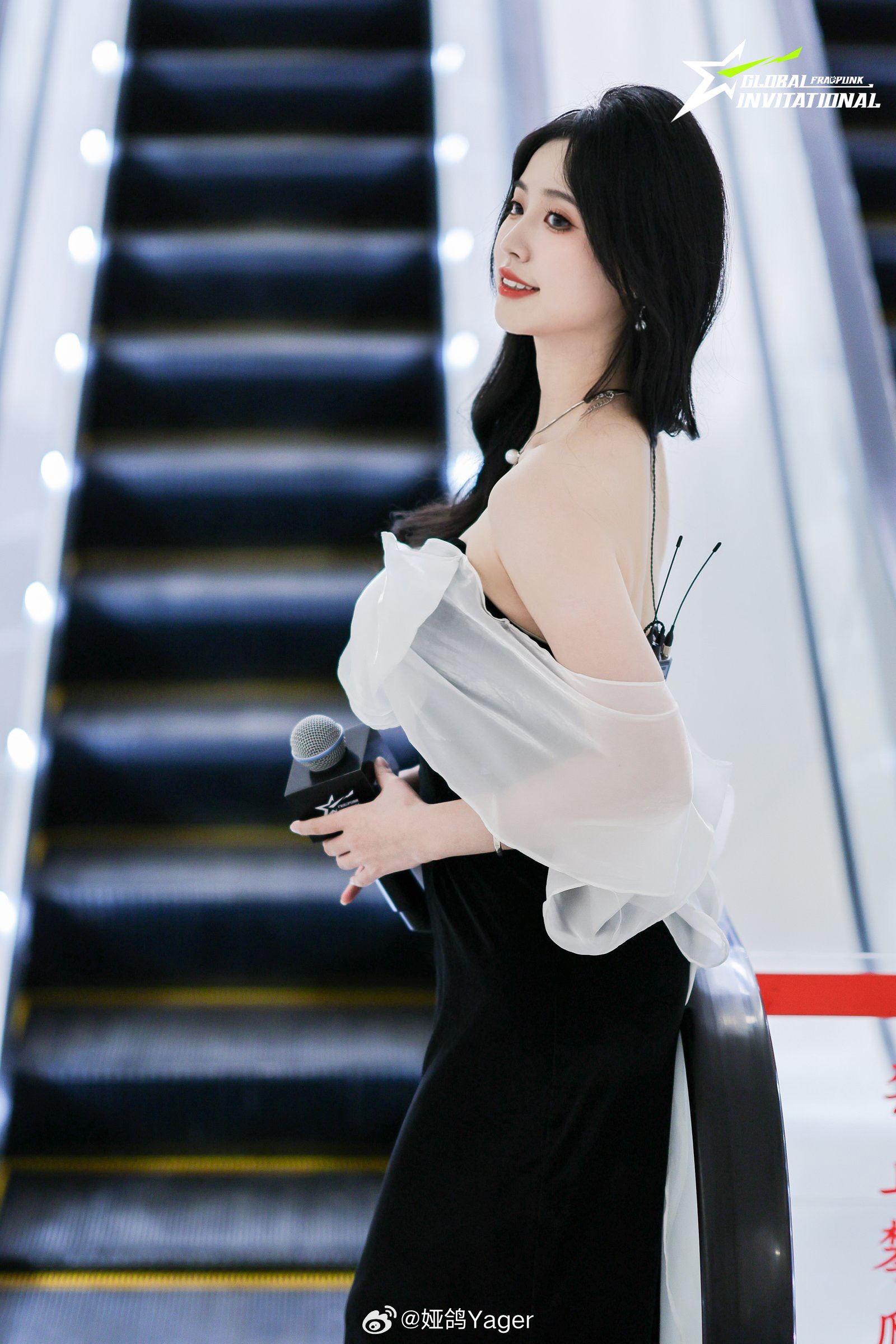 永劫无间美女主持娅鸽晒照：国际赛的线下氛围是真的很好~