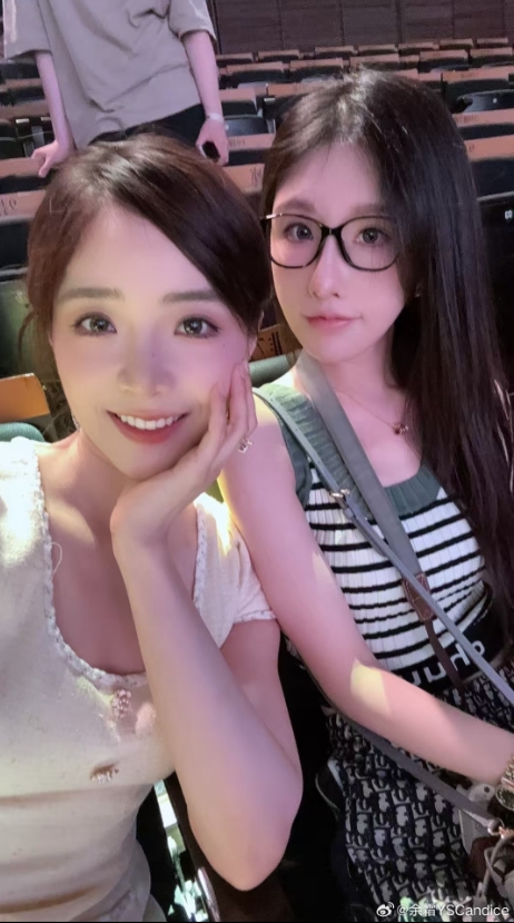 又有新皮肤！余霜晒照：是uzi，是简自豪，更是青春呀！