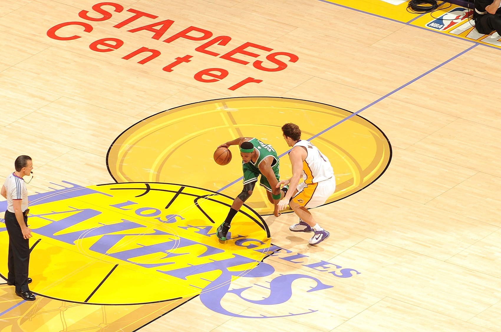 [球迷看点]改放广告NBA发言人：移除季后赛贴花是出于球员安