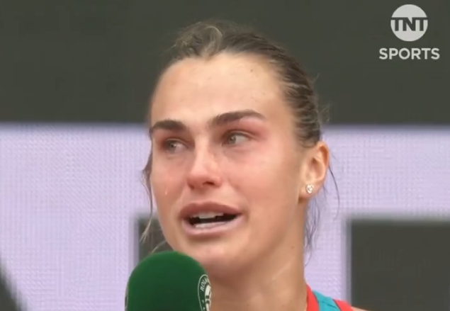 错过法国公开冠军萨巴伦卡（Sabalenka）的脸颊上的泪水发表了演讲：很可悲 但仍然祝贺库夫