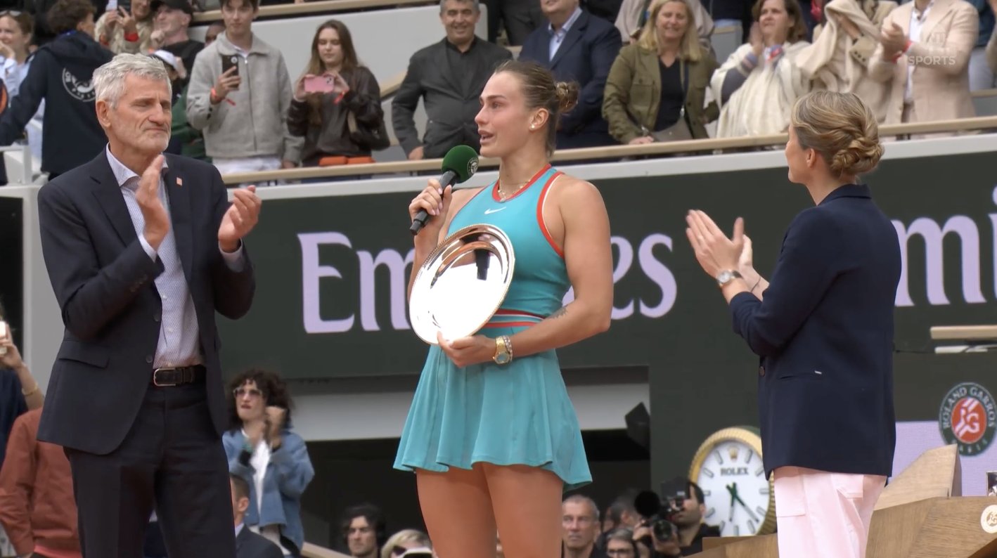 错过法国公开冠军萨巴伦卡（Sabalenka）的脸颊上的泪水发表了演讲：很可悲 但仍然祝贺库夫